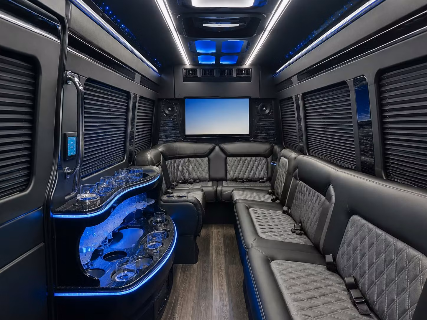 charterbusrentalauburnwa com is how auburn corporate groups and company outings get to the big game together